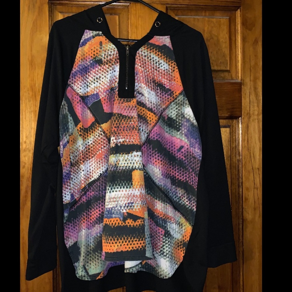 Avenue woman’s hooded zippered sweater